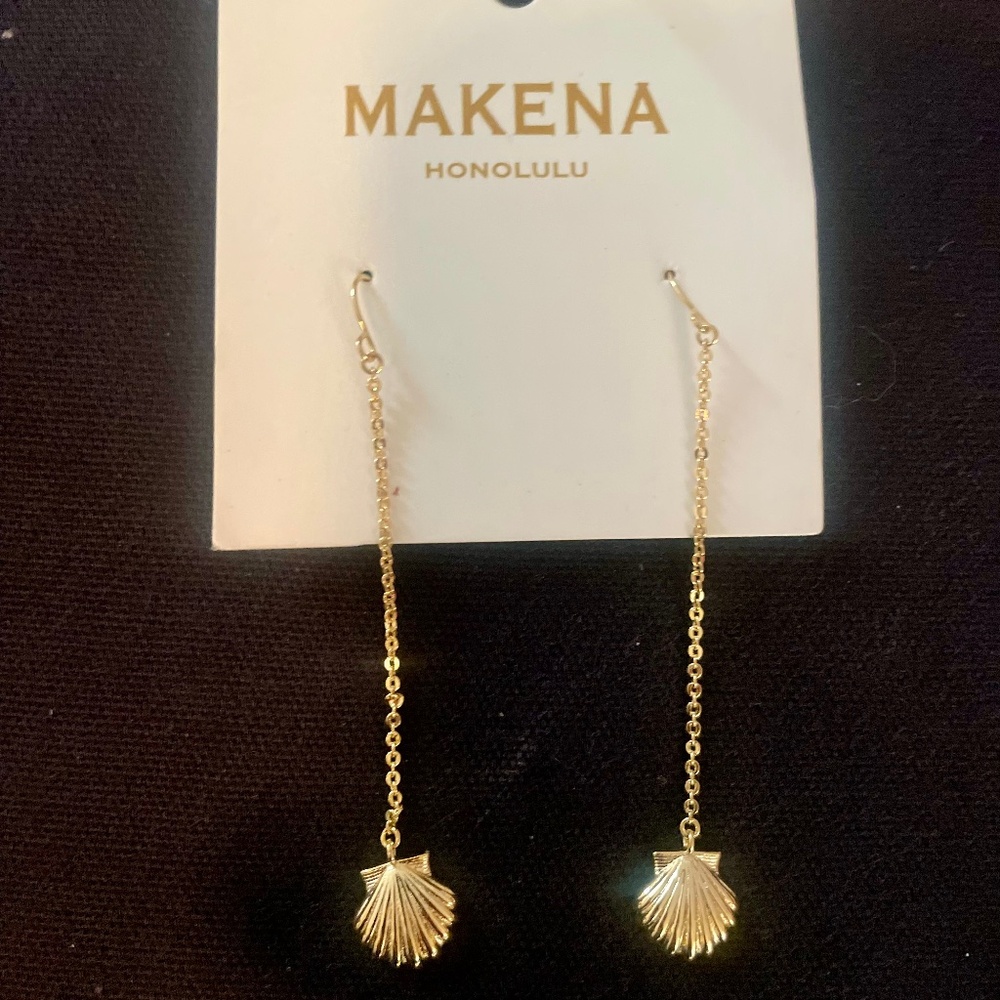 NWT Makena Gold Shell Dangly Earrings